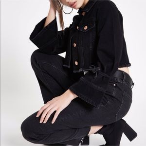 ♥︎BRAND NEW♥︎Black distressed cropped denim jacket